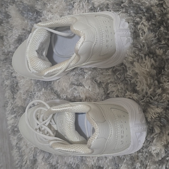 Brooks Walking Shoes - Women's Size - Picture 2 of 10
